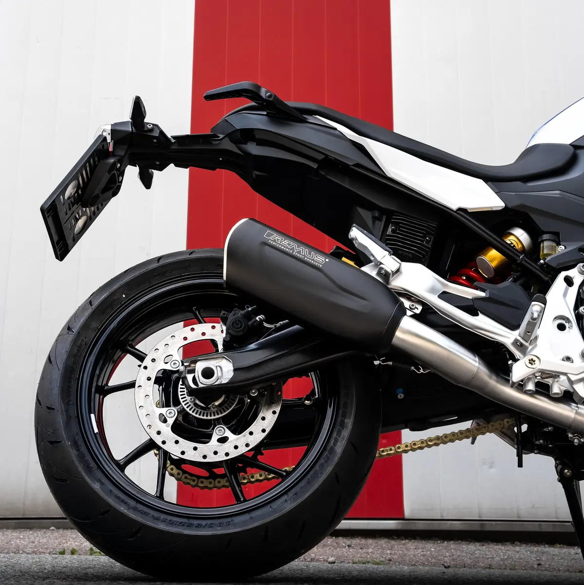 Nxt Slip-On Bundle For The Bmw F900r/Xr — Silencer Black 1