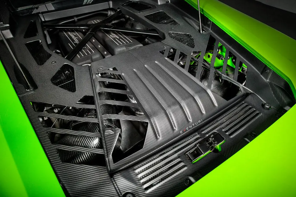 Eventuri Lamborghini Huracan Black Carbon Engine Cover Set 1