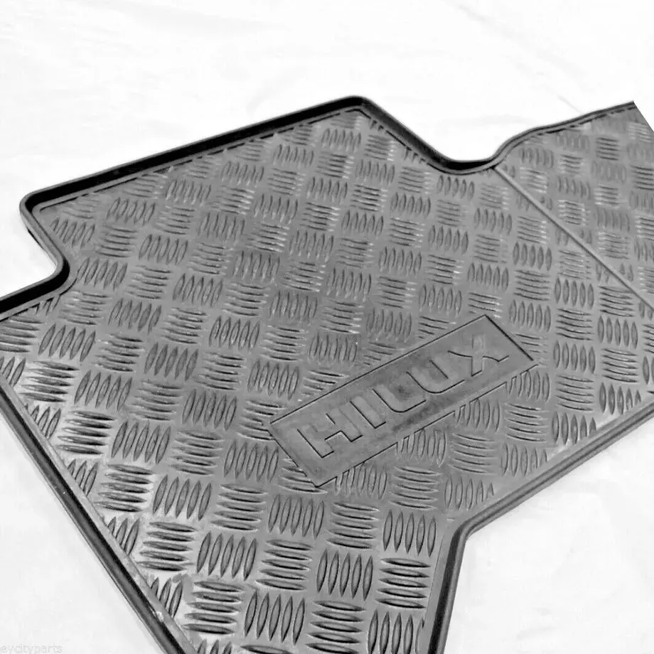 Toyota Hilux Double Cab (16-19) Custom Rubber Floor Mats 2