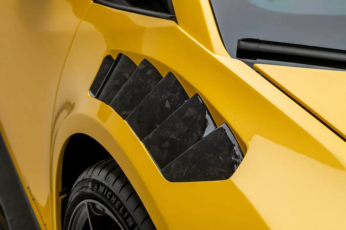 Vorsteiner Lamborghini Huracan Vicenzo Edizione Aero Fenders W/ Vents & Shields Carbon Matrix Glossy 1